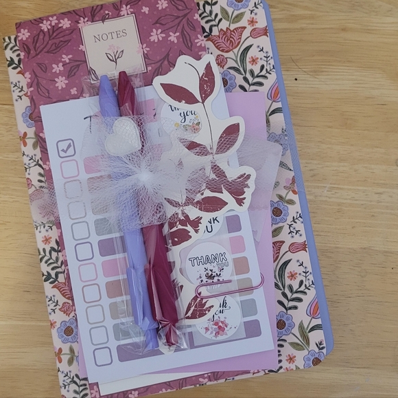 journals, notebooks, writing tools & cards - Picture 4 of 15